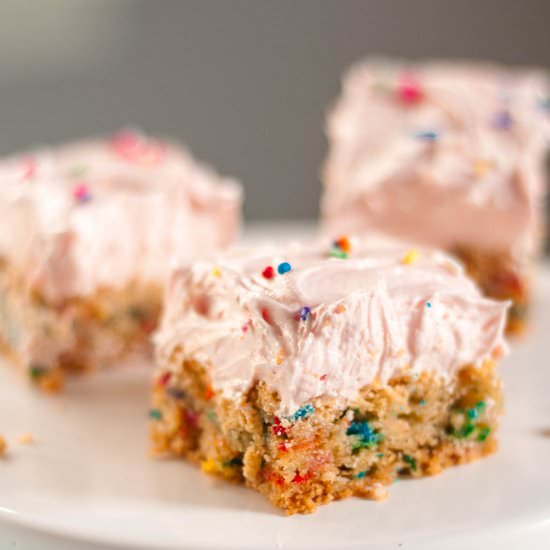Soft Sugar Cookie Bars - Recipe photo by MamaGourmand