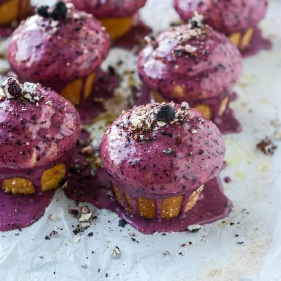 Blueberry glazed doughnut muffins - Recipe photo by HowSweetEats