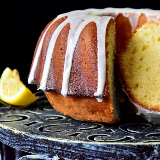 Lemon Bundt Cake - Recipe photo by mesinspirationsculinaires