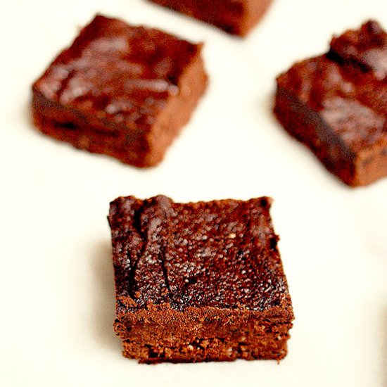 One bowl flourless fudge brownies - Recipe photo by evabakes