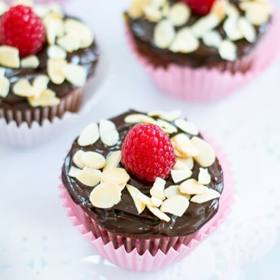 Chocolate cake with ganache - Recipe photo by Tantalise my taste buds