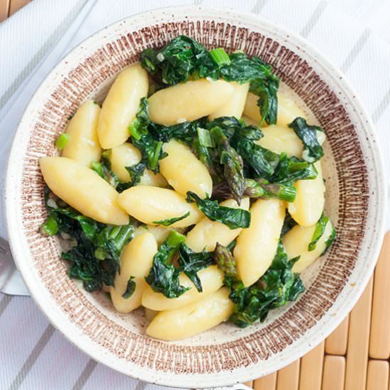 Gnocchi with Spinach and Asparagus - Recipe photo by Roht