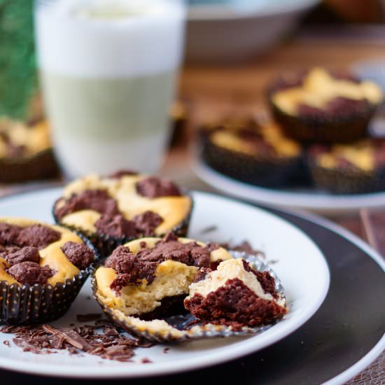 Crumble Cheesecake Muffins - Recipe photo by carointhekitchen