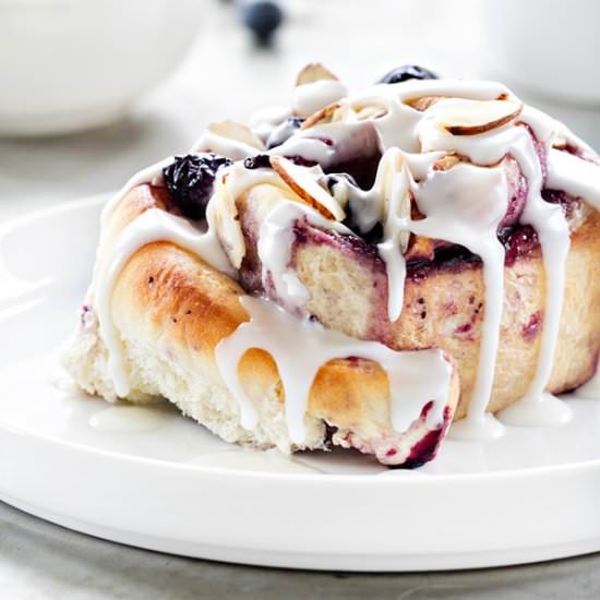 Blueberry Sweet Rolls - Recipe photo by mybakingaddiction