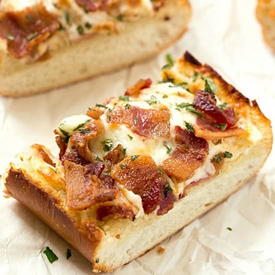 Cheesy Bacon Ranch Garlic Bread - Recipe photo by galonamission