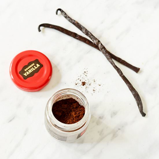 How to Make Homemade Vanilla Powder - Recipe photo by Kitchen Nostalgia