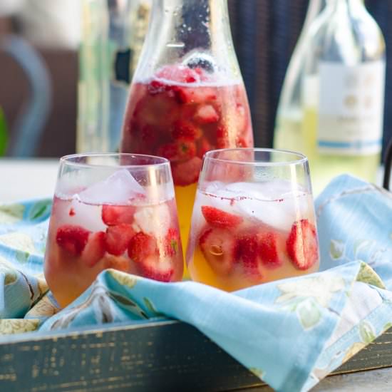 Sparkling Summer White Sangria - Recipe photo by gogogogourmet