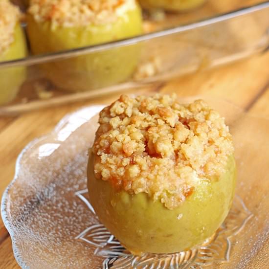 Apple Cheesecake Crumble - Recipe photo by When Hungry