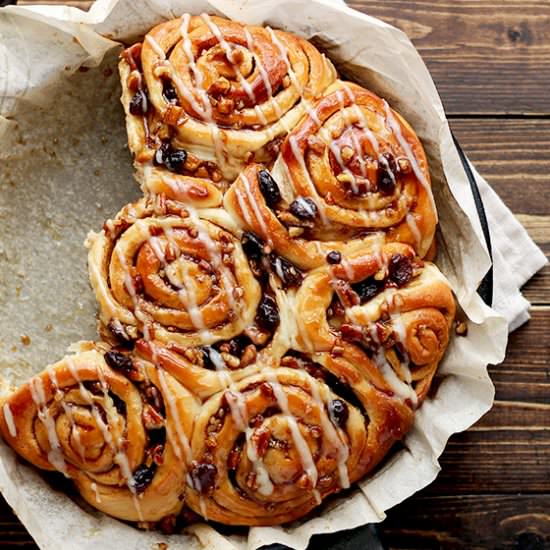 Perfect Vegan Cinnamon Buns - Recipe photo by ilovevegan