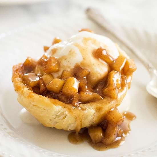 Caramel Apple Pie Sundae - Recipe photo by BakingMischief