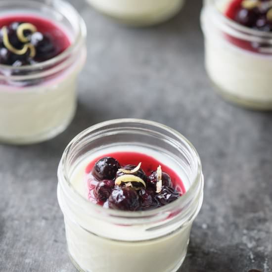 Vanilla Panna Cotta with Blueberry - Recipe photo by theadventurebite