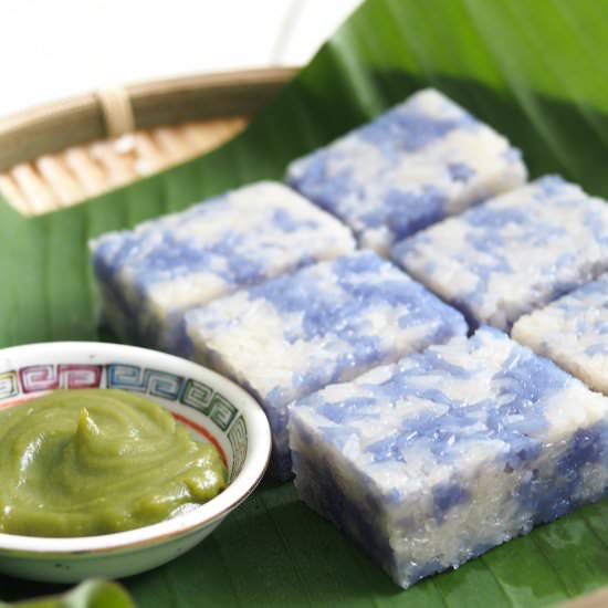 Pulut Tai Tai - Recipe photo by Bake With Paws