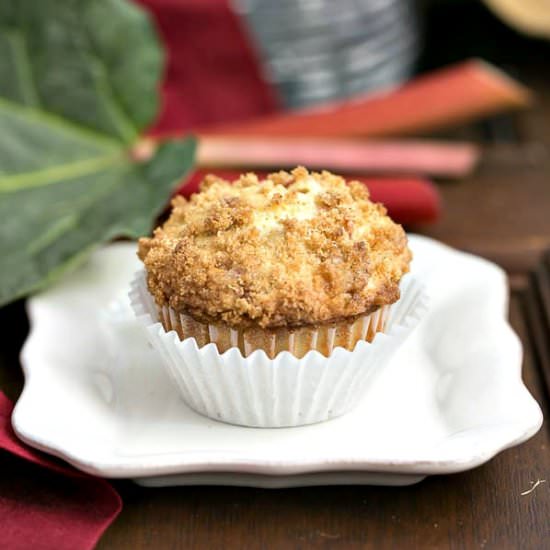 Streusel Topped Rhubarb Muffins - Recipe photo by thatskinnychickcanbake