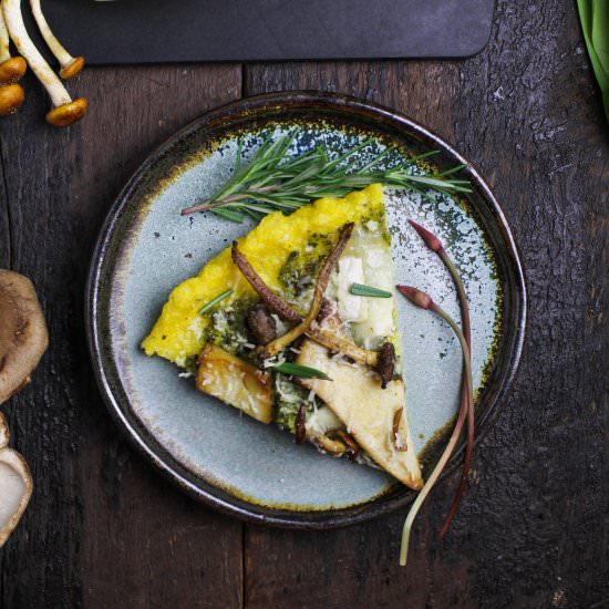 Polenta Pizza with Mushrooms - Recipe photo by kitchendoor