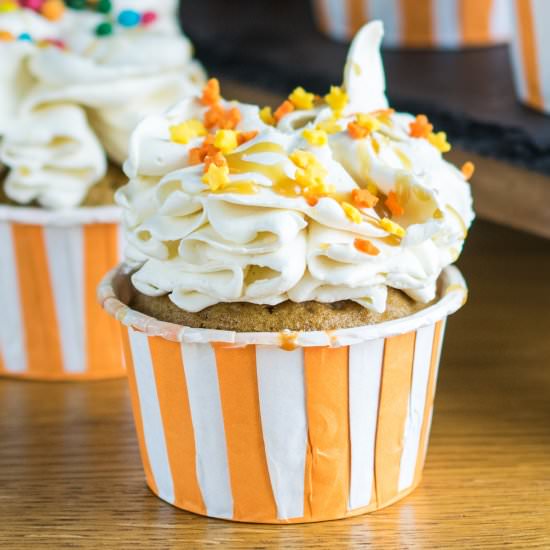 Butterbeer Cupcakes - Recipe photo by JoJoNookAndCranny