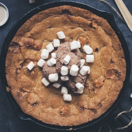 Skillet cookie - Recipe photo by Tales of Chocolate