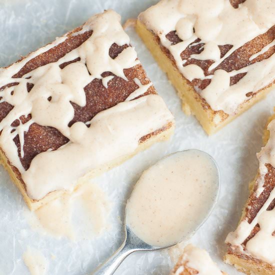 Snickerdoodle Bars Cinnamon Glaze - Recipe photo by MamaGourmand