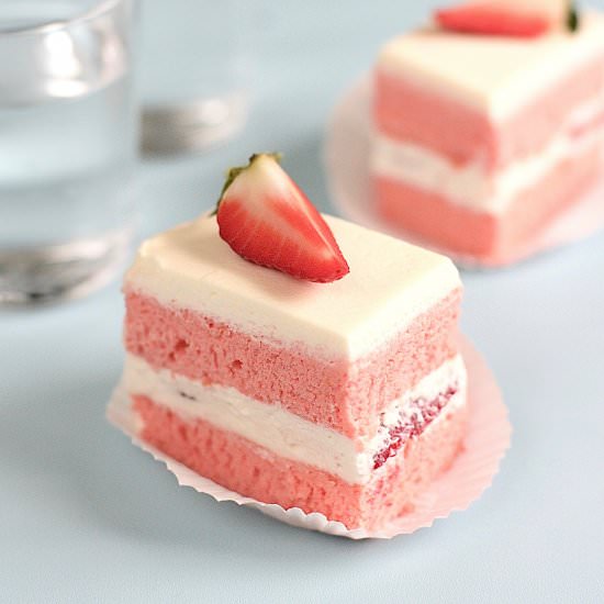 Japanese strawberry shortcake - Recipe photo by RicenFlour