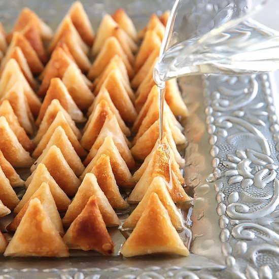 Mini Cream Cheese Sweet Samosas - Recipe photo by Cleobuttera