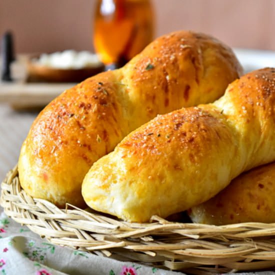 Cheddar Twist Bread - Recipe photo by mesinspirationsculinaires