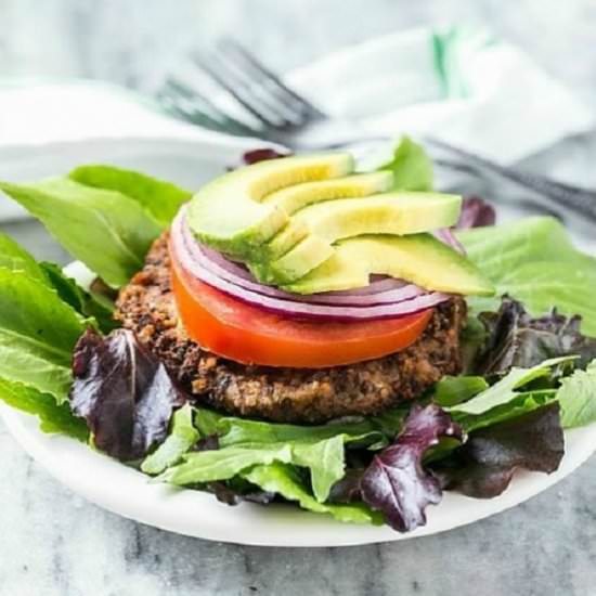 5-Ingredient Black Bean Quinoa Burger - Recipe photo by YuriElkaim1