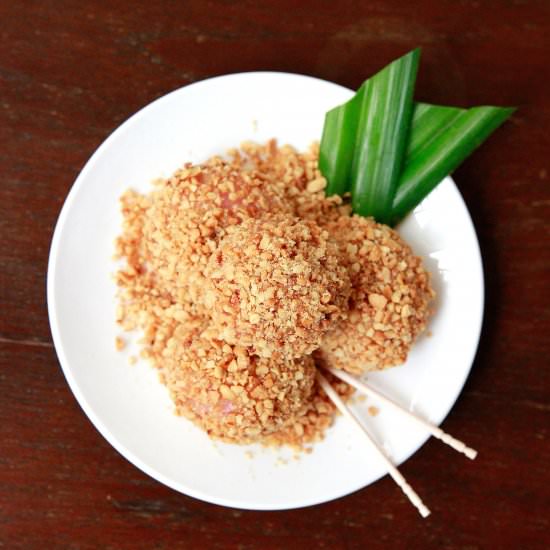 Tang Yuan (汤圆) with Ground Peanuts - Recipe photo by incookiehaven