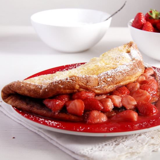 Oven Pancake with Strawberry Sauce - Recipe photo by adinutza