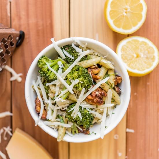 Broccoli Walnut Pesto Pasta - Recipe photo by intheknowmom