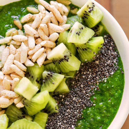Green Superfood Smoothie Bowl - Recipe photo by intheknowmom