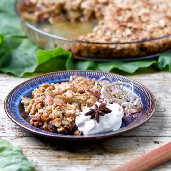 Rhubarb crumble - Recipe photo by Planticize