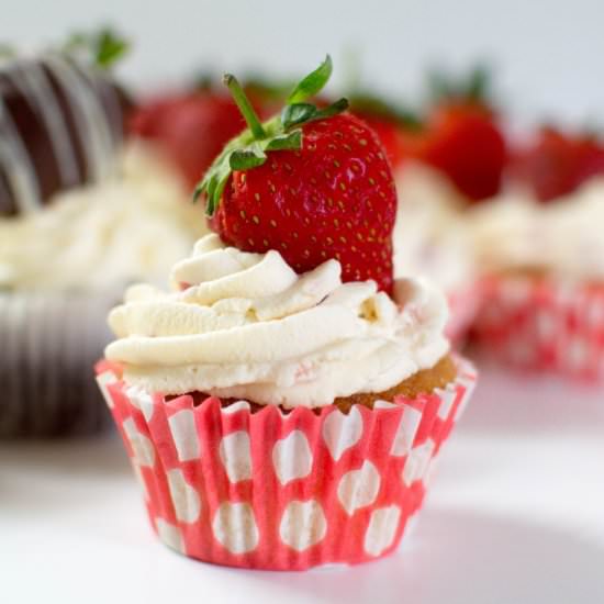 Strawberry & Cream Cupcakes - Recipe photo by kayskitchen