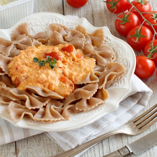 Pasta with stracchino and tomatoes - Recipe photo by Katrinshine