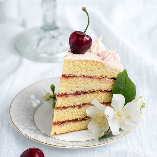 Vanilla layer cake - Recipe photo by supergoldenbakes