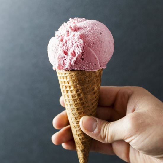 Fresh Strawberry Ice Cream - Recipe photo by eohynn