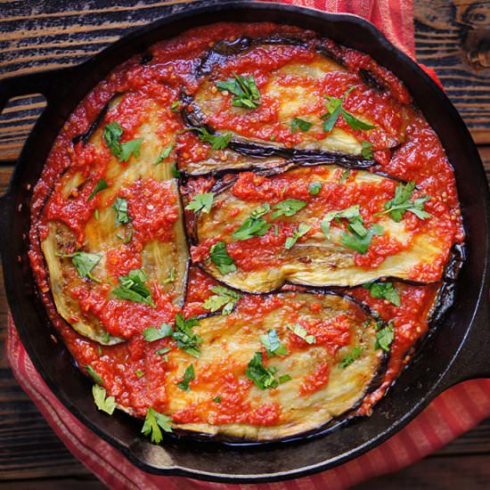 Eggplants in Tomato-Garlic Sauce - Recipe photo by viktoriastable