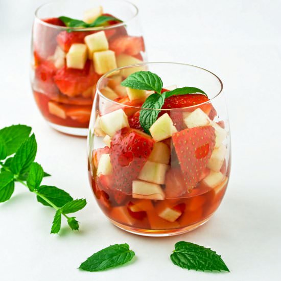 Boozy Strawberry and Apple Salad - Recipe photo by Culinaire bagage