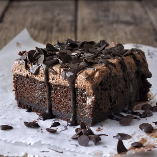 chocolate poke cake - Recipe photo by kouzinista