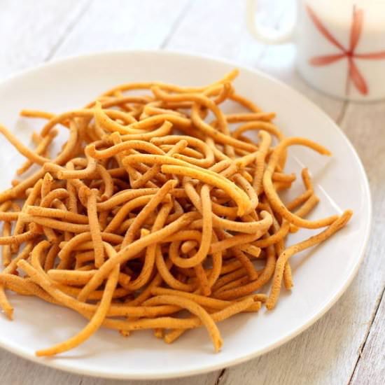 Gujarati Tikha Gathiya - Recipe photo by werecipes