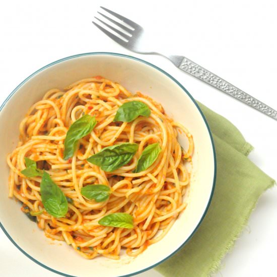 Spaghetti in Red Pepper sauce - Recipe photo by foodcow