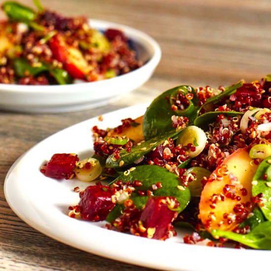 Quinoa Salad with Pear and Spinach - Recipe photo by Reisegabel