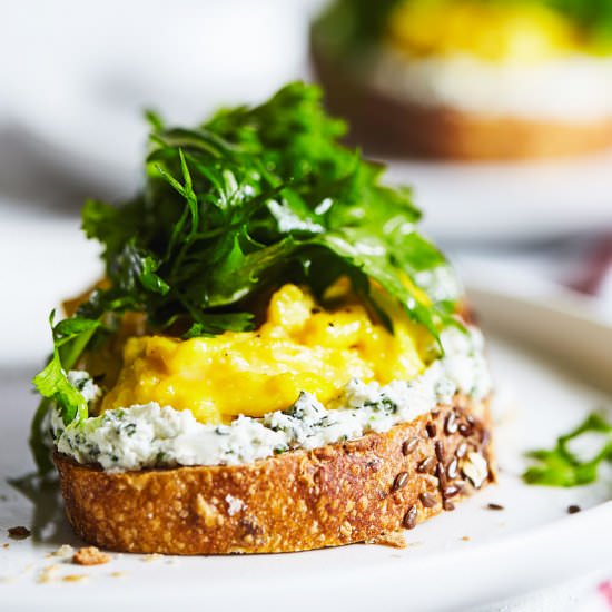 Scrambled Eggs on Toast - Recipe photo by Natural Girl Modern World