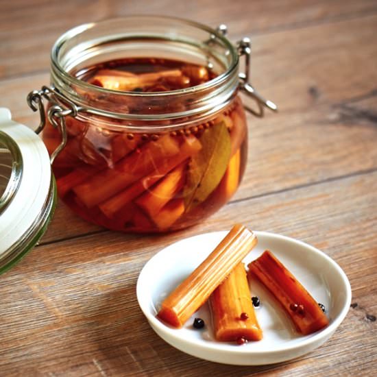 Sour Pickled Rhubarb - Recipe photo by Reisegabel