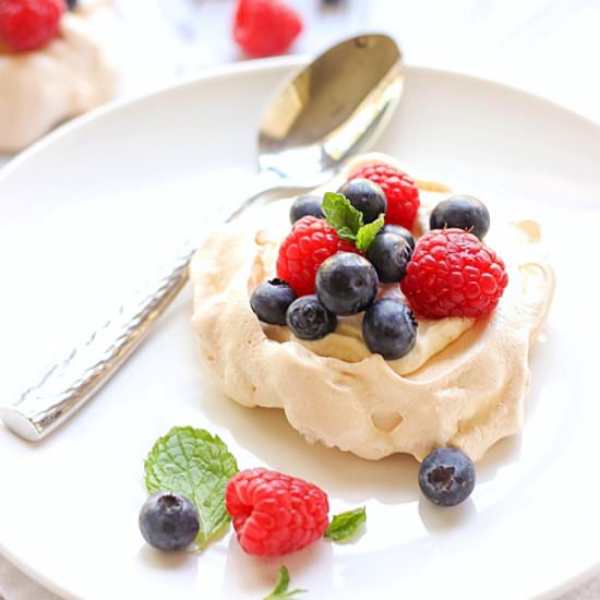 Mini Pavlovas With Mascarpone - Recipe photo by lavenderandmacarons