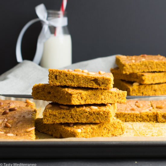 Turmeric blonde brownie - Recipe photo by Tasty Mediterraneo