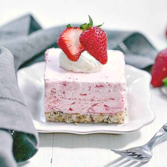 Mile High Strawberry Pie - Recipe photo by thatskinnychickcanbake