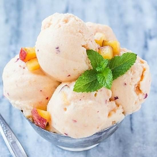 Homemade Peach Ice Cream - Recipe photo by YuriElkaim1