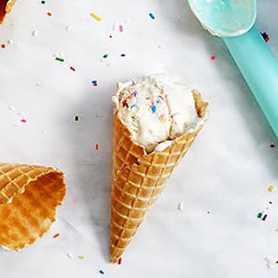No Churn Cupcake Ice Cream - Recipe photo by diycandy