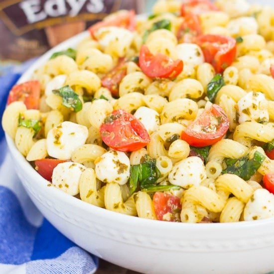 Caprese Pasta Salad - Recipe photo by pumpkinnspice