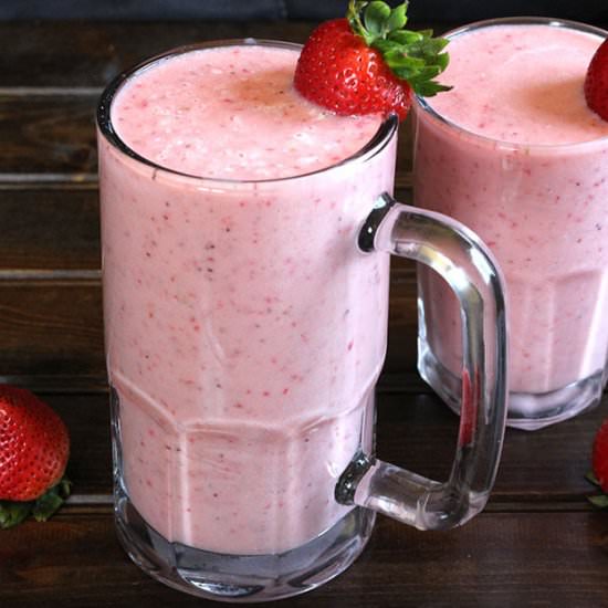 Strawberry Banana Smoothie - Recipe photo by kushigalu