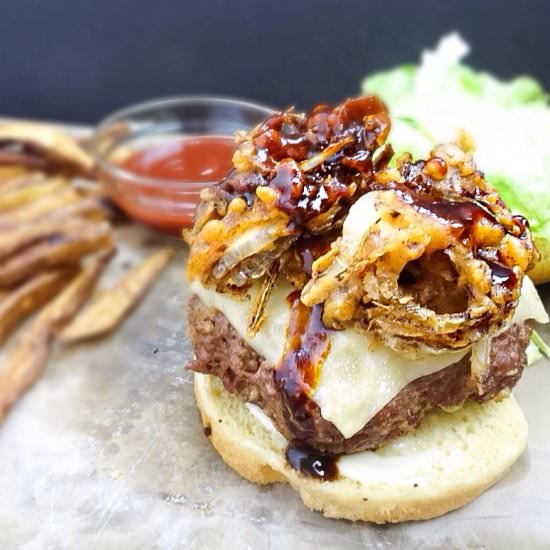 Cheddar Jalapeno Stuffed Burgers - Recipe photo by kelliericecakes